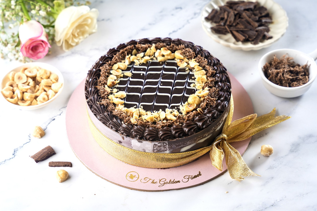 Sugar free chocolate hazelnuts kunafa cake
