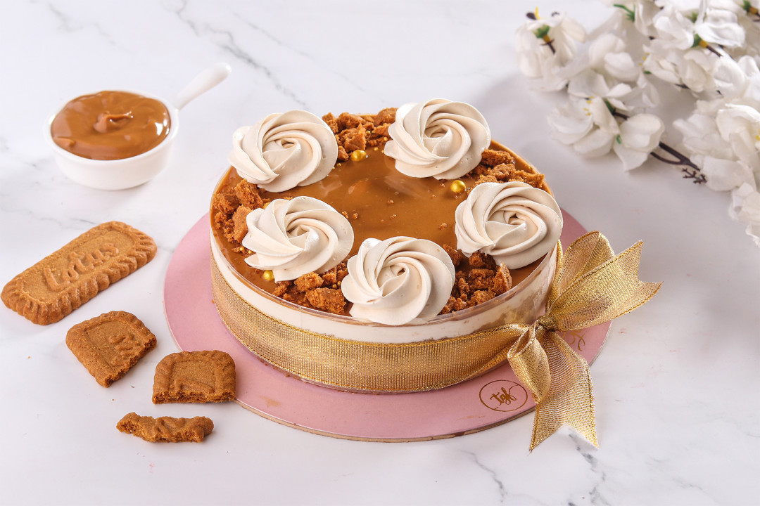 Vegan lotus biscoff layered cake